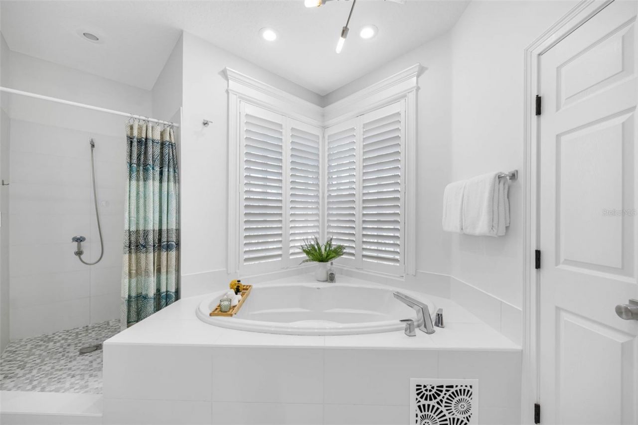 6024 Kipps Colony Drive E, Gulfport, FL 33707 Photo