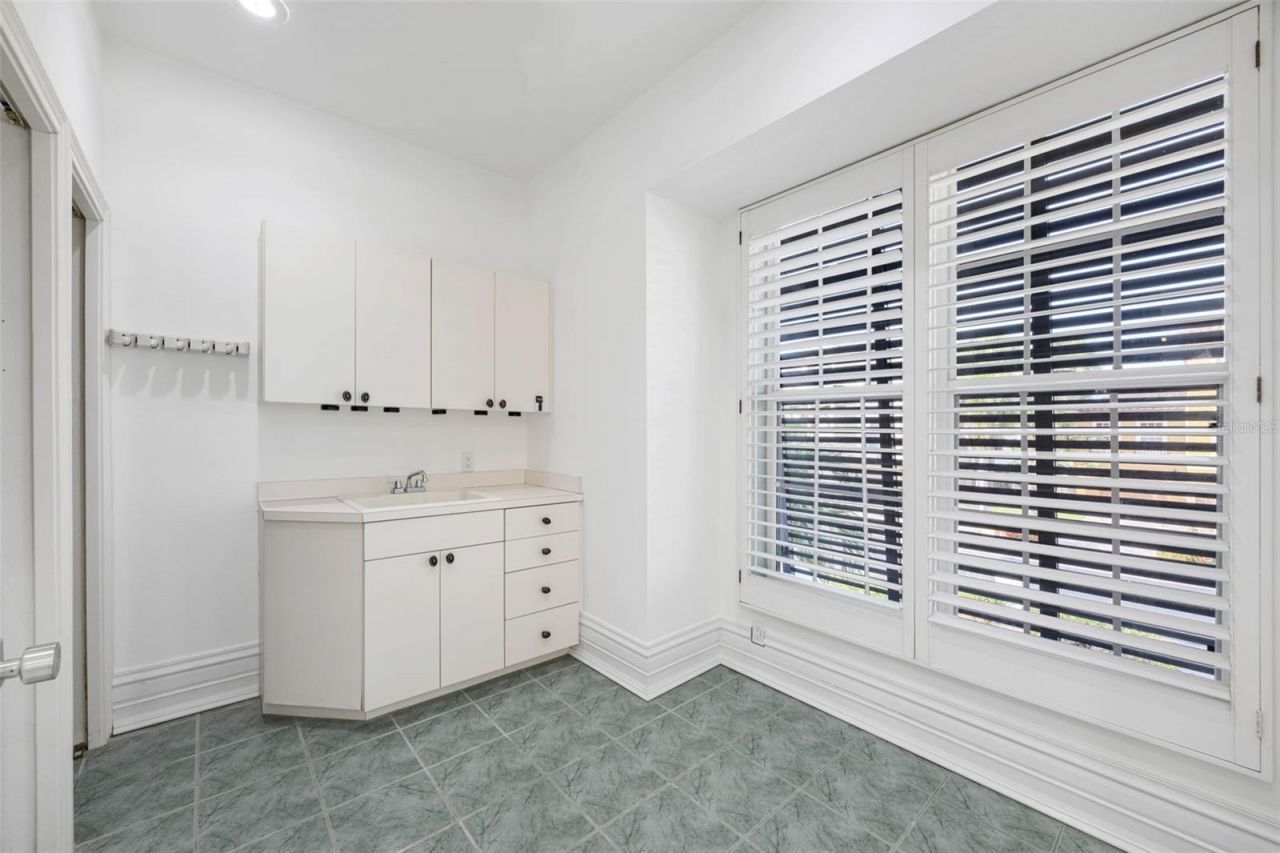 6024 Kipps Colony Drive E, Gulfport, FL 33707 Photo