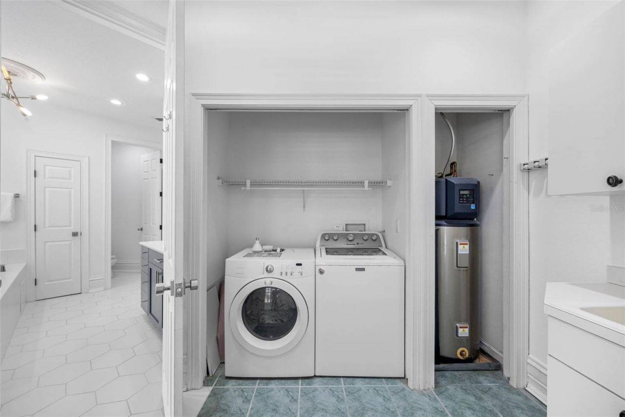 6024 Kipps Colony Drive E, Gulfport, FL 33707 Photo