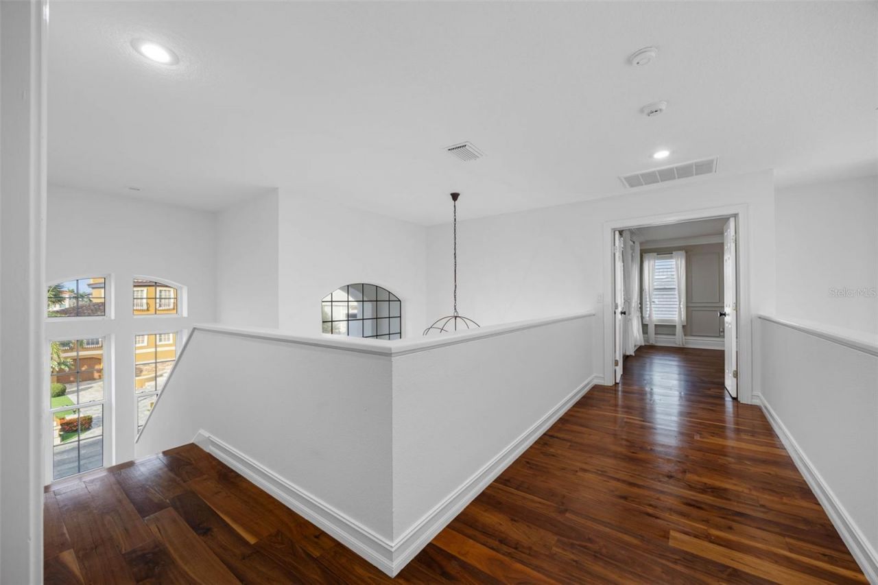 6024 Kipps Colony Drive E, Gulfport, FL 33707 Photo