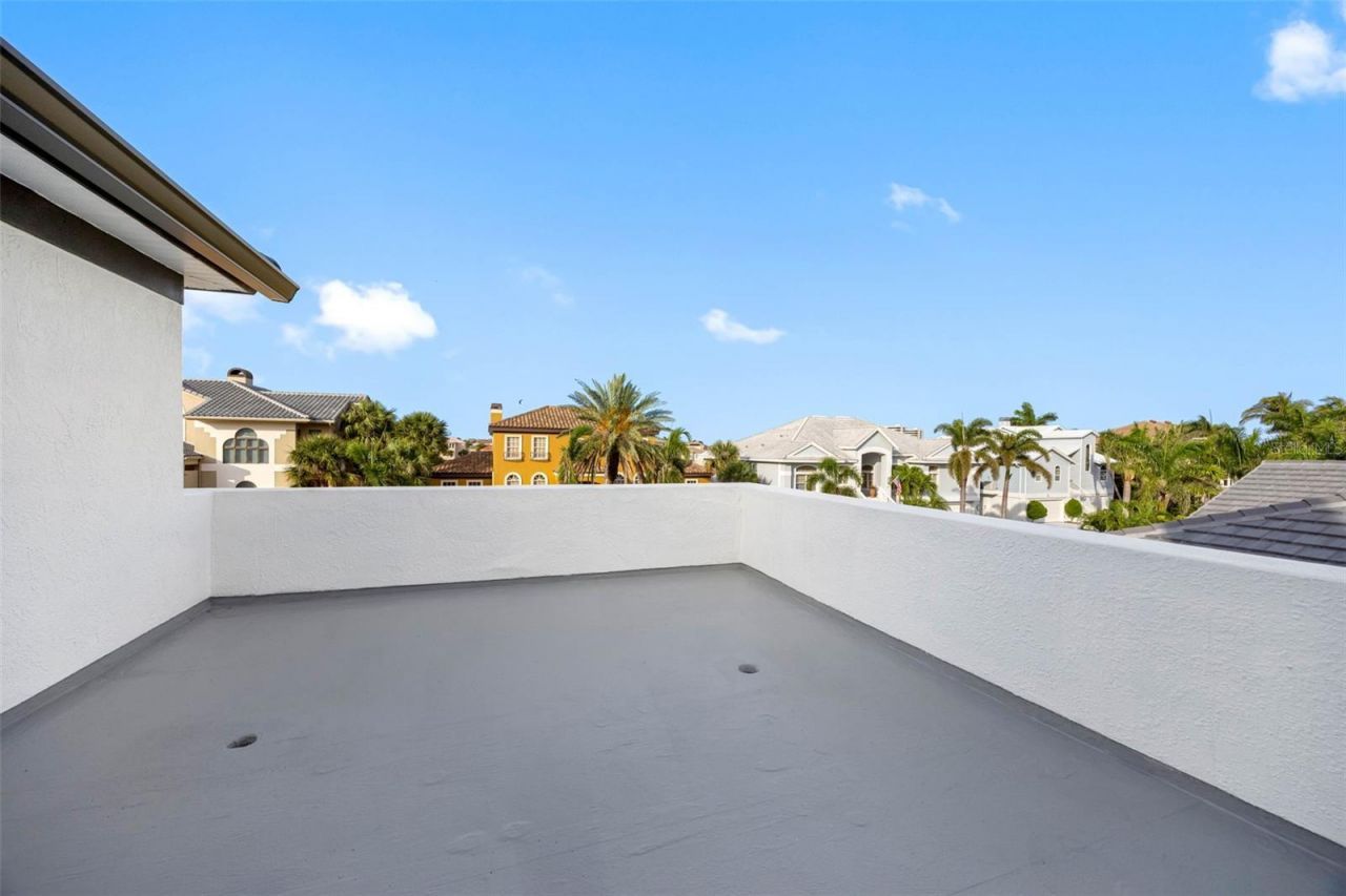 6024 Kipps Colony Drive E, Gulfport, FL 33707 Photo