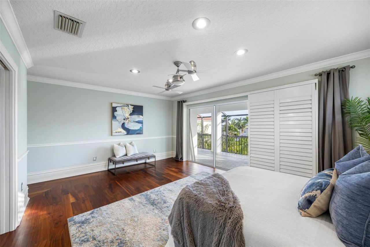 6024 Kipps Colony Drive E, Gulfport, FL 33707 Photo