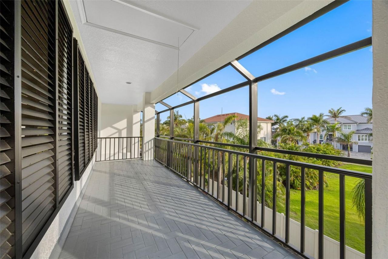 6024 Kipps Colony Drive E, Gulfport, FL 33707 Photo