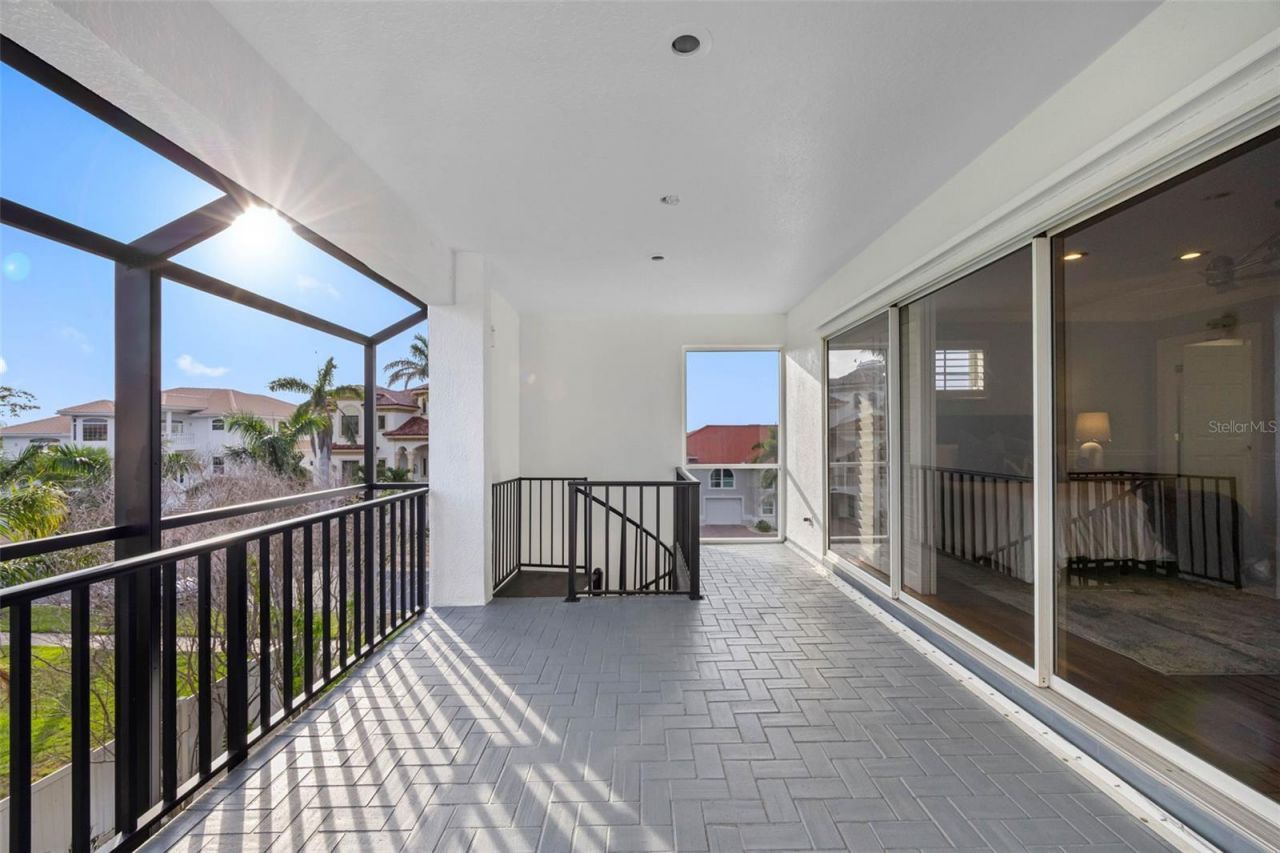 6024 Kipps Colony Drive E, Gulfport, FL 33707 Photo