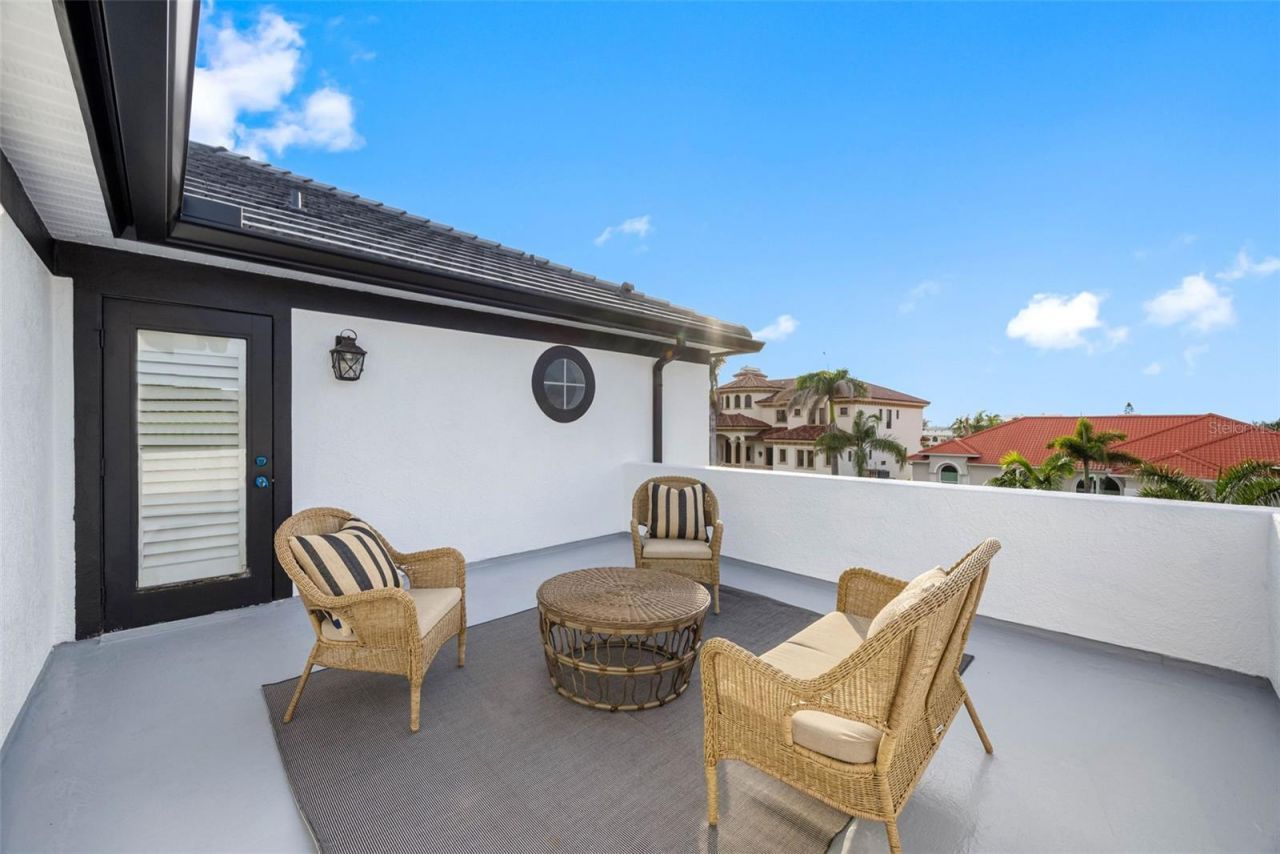 6024 Kipps Colony Drive E, Gulfport, FL 33707 Photo