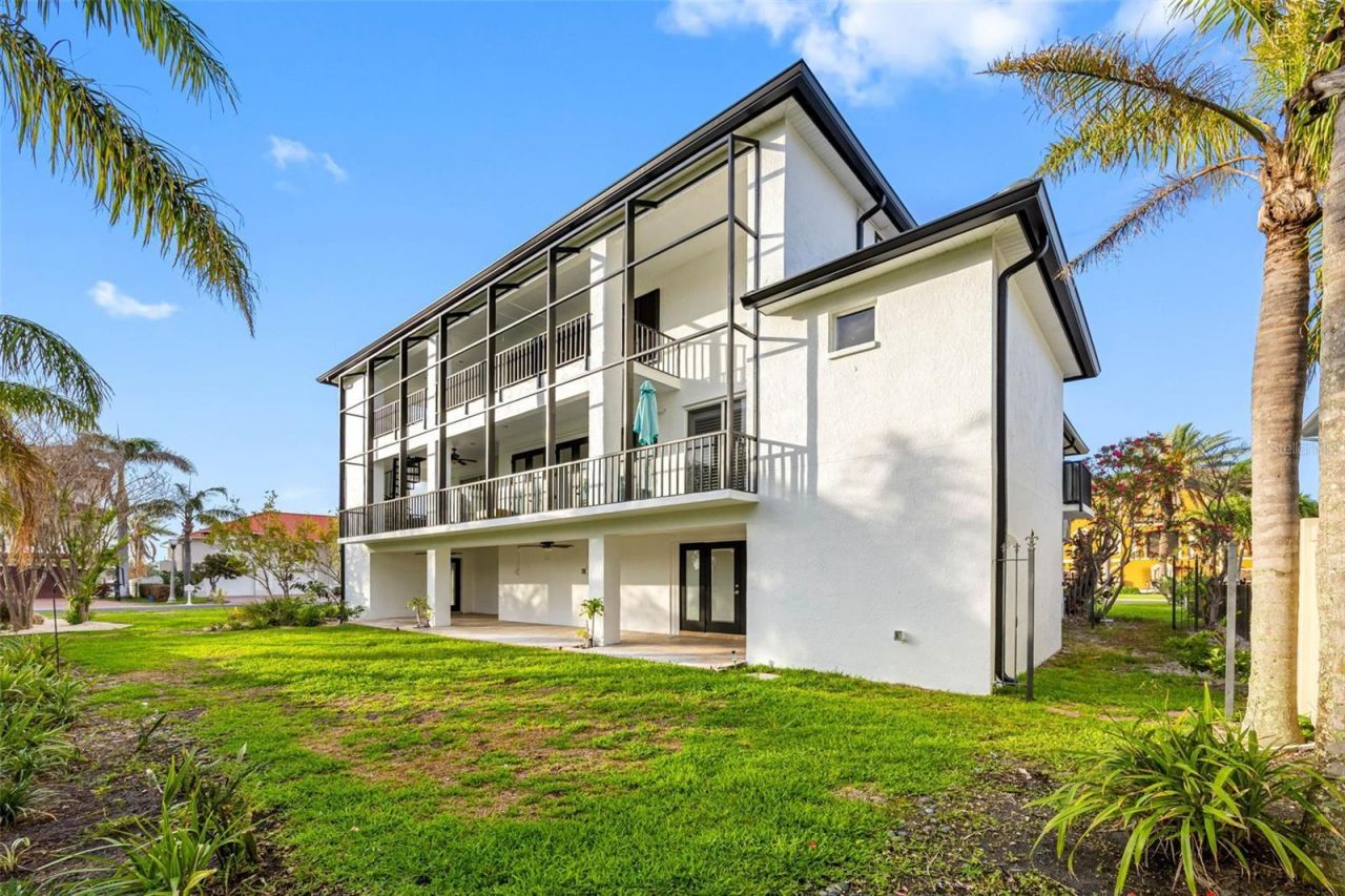 6024 Kipps Colony Drive E, Gulfport, FL 33707 Photo