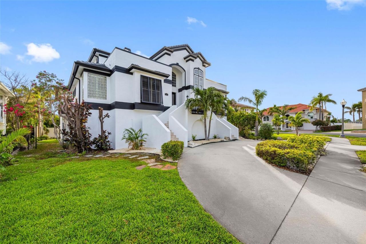 6024 Kipps Colony Drive E, Gulfport, FL 33707 Photo