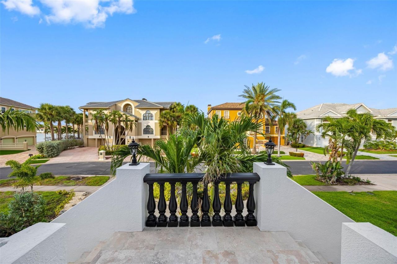 6024 Kipps Colony Drive E, Gulfport, FL 33707 Photo