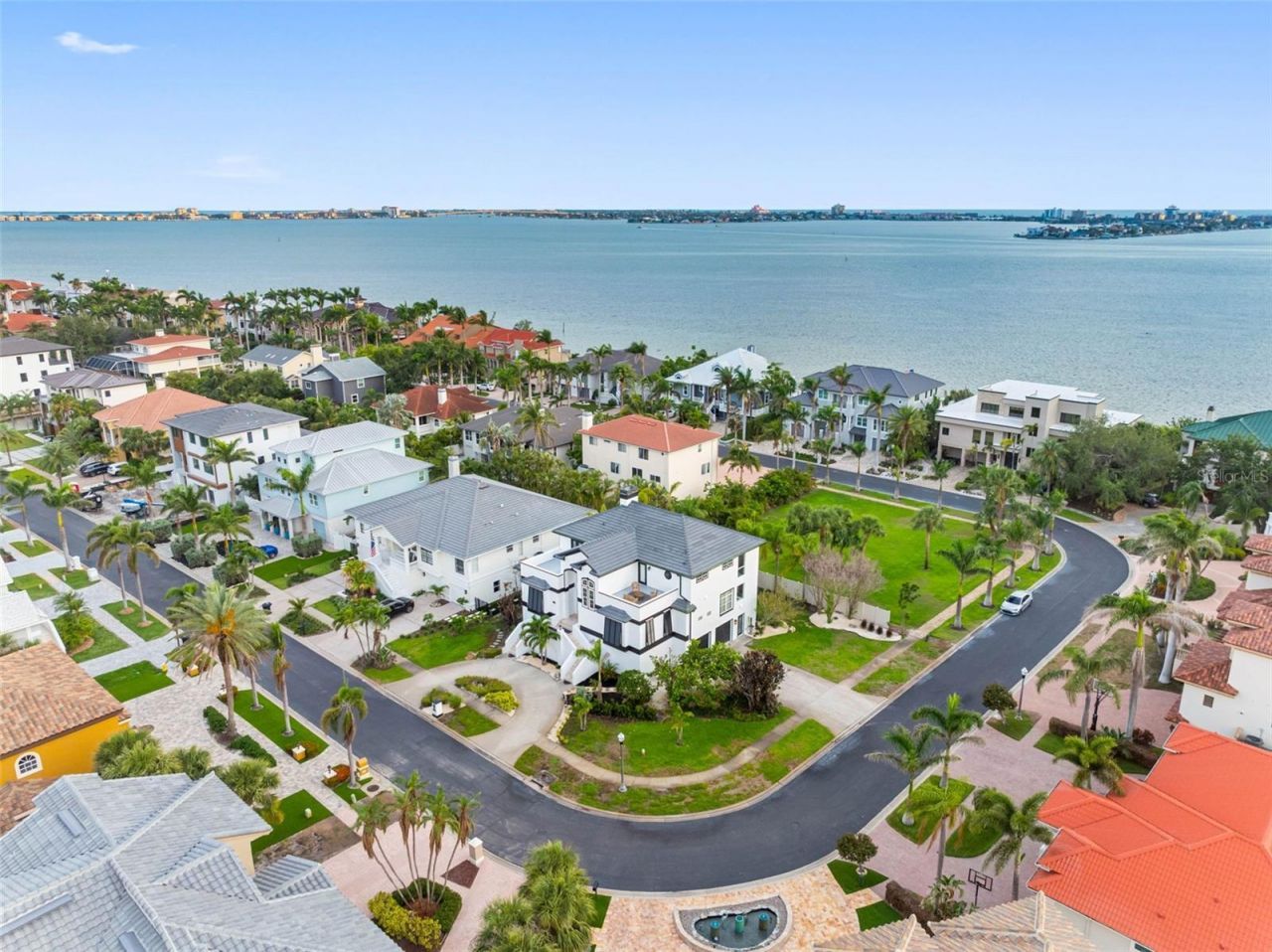 6024 Kipps Colony Drive E, Gulfport, FL 33707 Photo