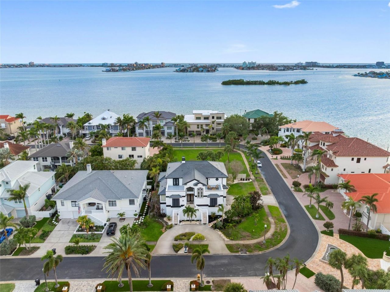 6024 Kipps Colony Drive E, Gulfport, FL 33707 Photo