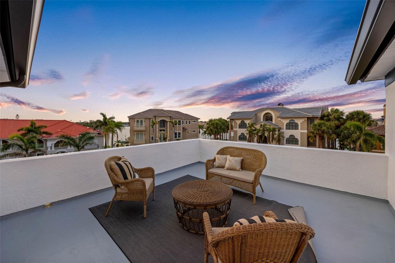 6024 Kipps Colony Drive E, Gulfport, FL 33707 Photo