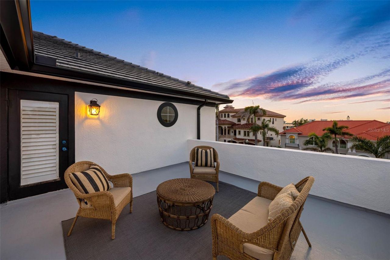 6024 Kipps Colony Drive E, Gulfport, FL 33707 Photo