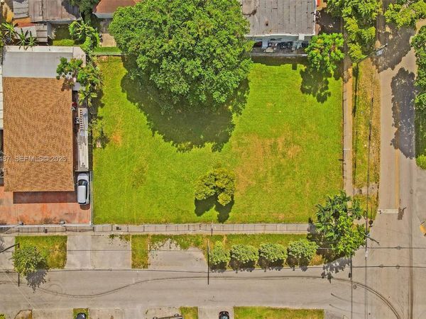 2397 NW 34th St, Miami, FL 33142