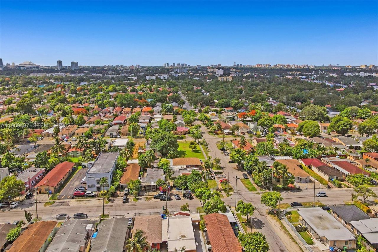 2397 NW 34th St , Miami, FL 33142 Photo