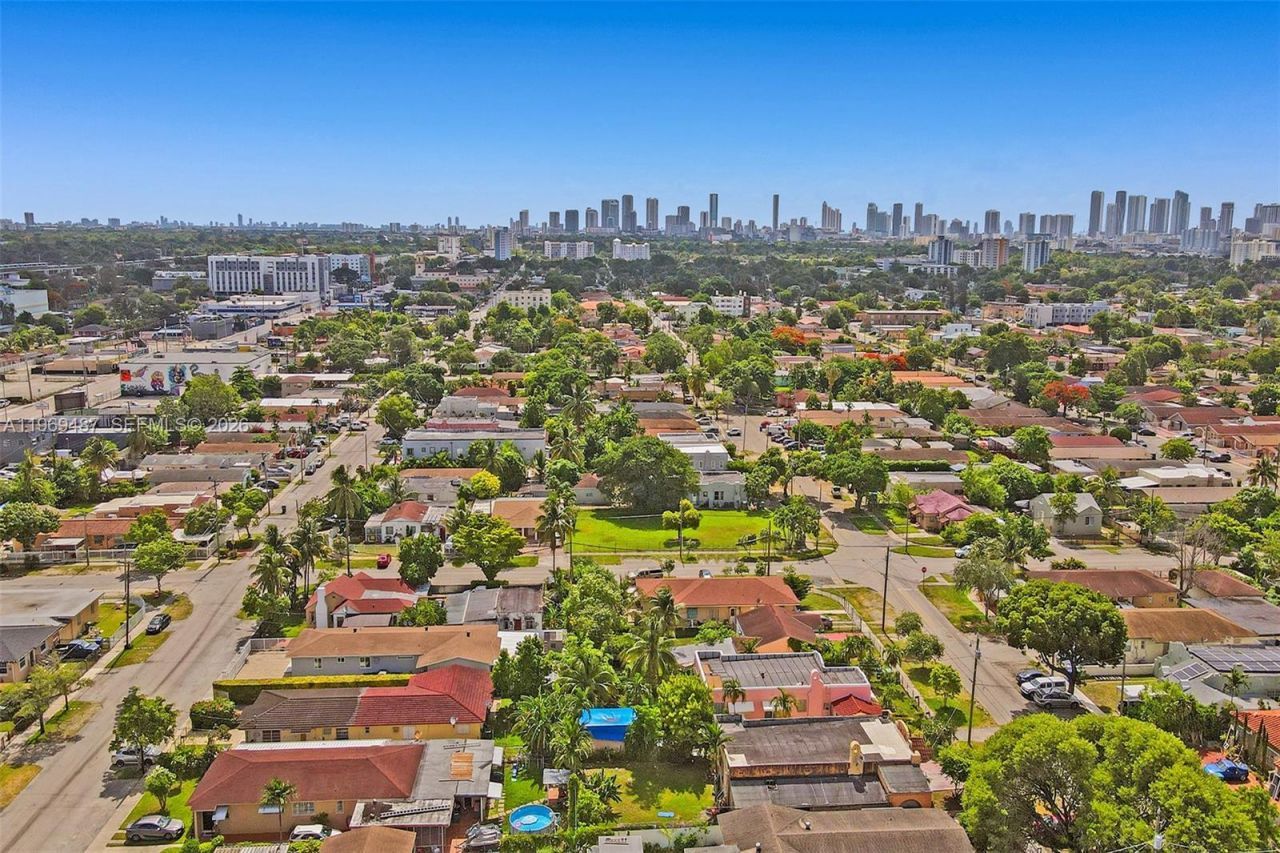 2397 NW 34th St , Miami, FL 33142 Photo