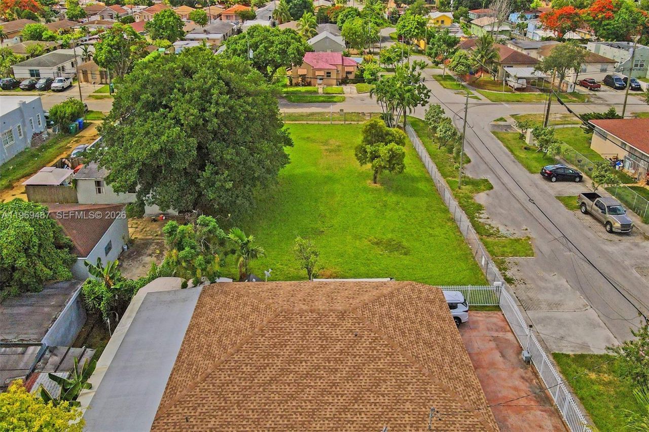 2397 NW 34th St, Miami, FL 33142 Photo
