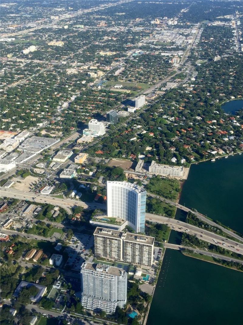 600 NE 36th St, Unit 1909, Miami, FL 33137 Photo