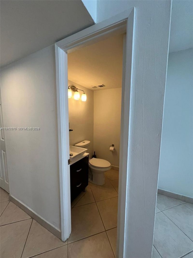 600 NE 36th St, Unit 1909, Miami, FL 33137 Photo