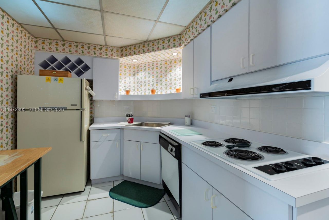 1408 Brickell Bay Dr , Unit 414, Miami, FL 33131 Photo