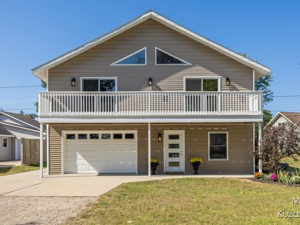 517 Pine Street, Spring Lake, MI 49456