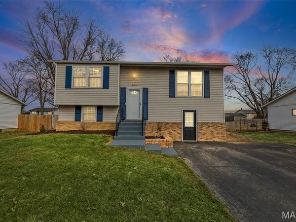 611 Saint Rose Drive , Godfrey, IL 62035