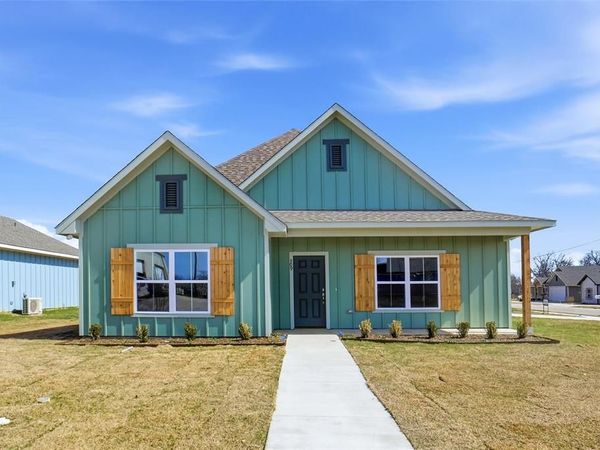 309 Railroad Avenue , Sanger, TX 76266