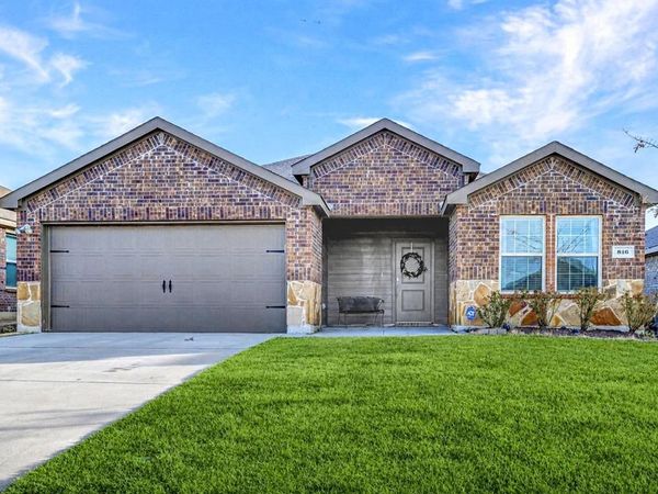 816 Glover Drive, Aubrey, TX 76227