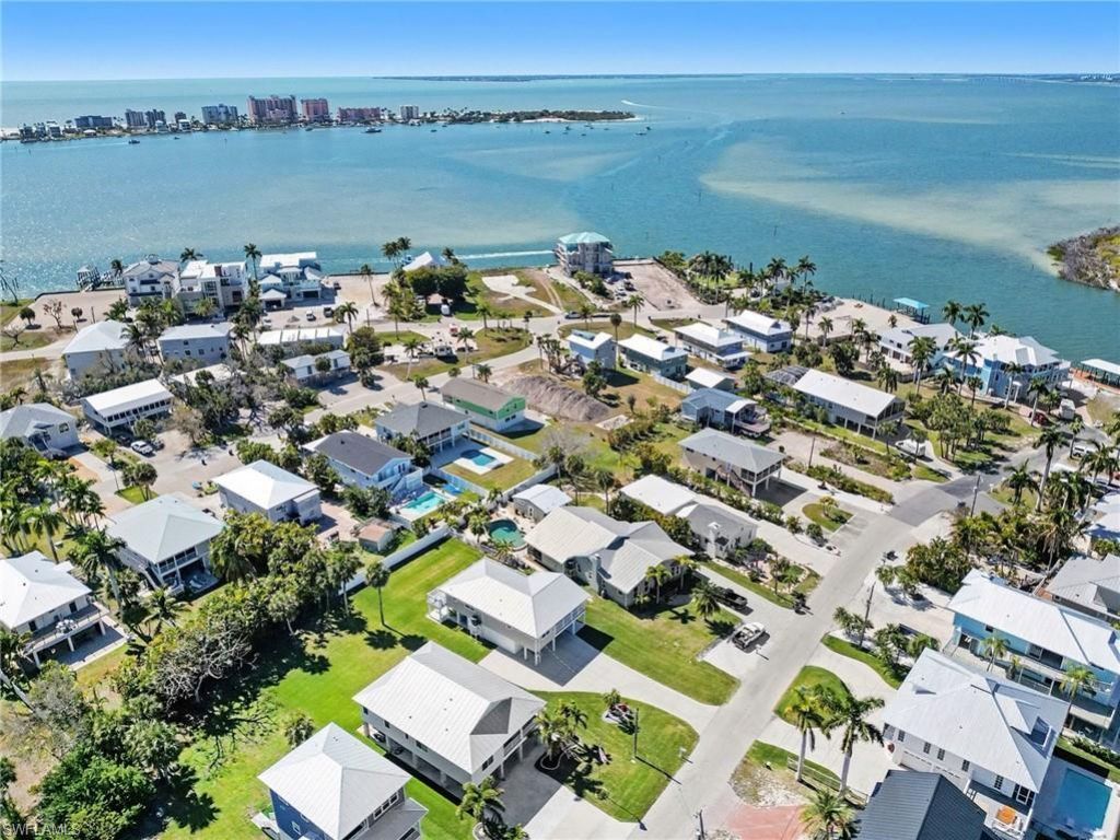 942 Prescott St, Fort Myers Beach, FL 33931 Photo