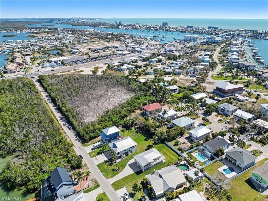 942 Prescott St, Fort Myers Beach, FL 33931 Photo