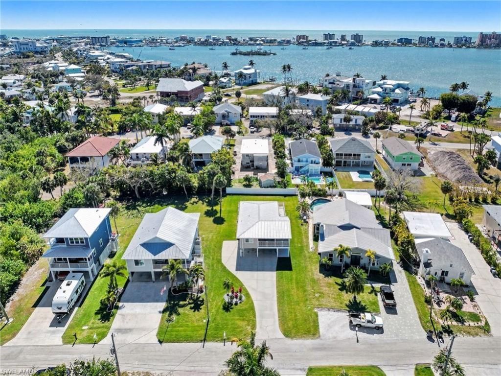 942 Prescott St, Fort Myers Beach, FL 33931 Photo