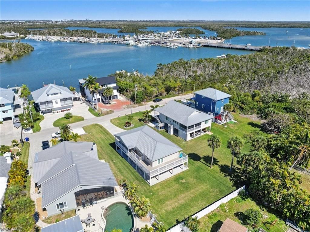 942 Prescott St, Fort Myers Beach, FL 33931 Photo