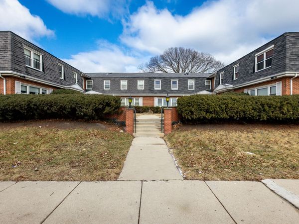 2612 W Pratt Boulevard , Chicago, IL 60645