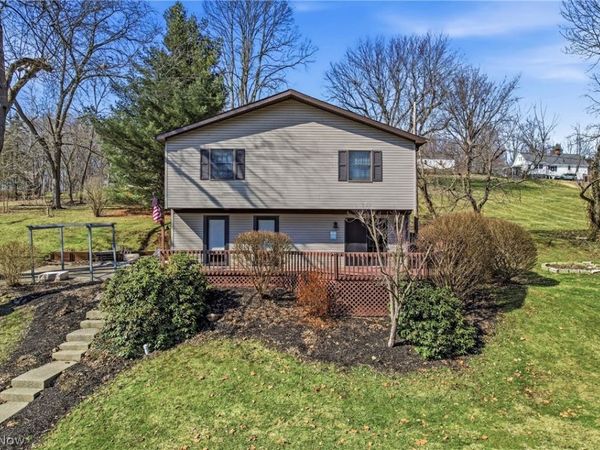 1511 Lake Front Drive, Salem, OH 44460