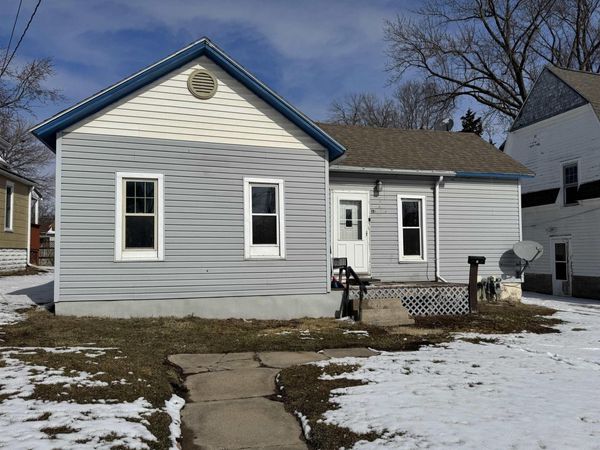 15 NW 2nd Street, Oelwein, IA 50662