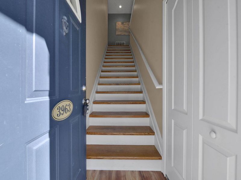 3963 Dinon Drive, Columbus, OH 43221 Photo 5