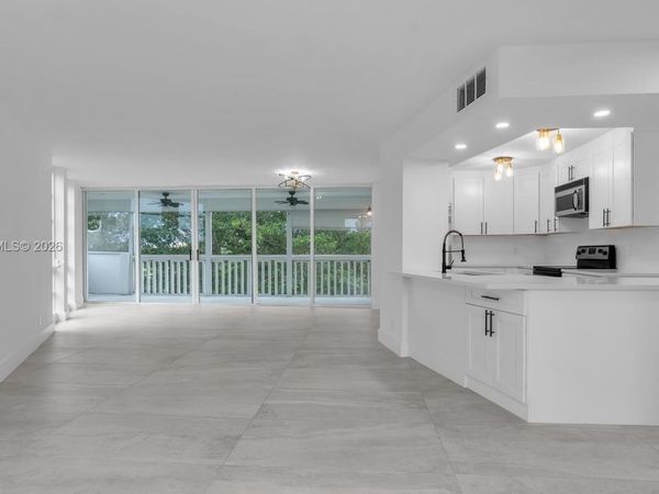 6911 Environ Blvd, Unit 4J, Lauderhill, FL 33319