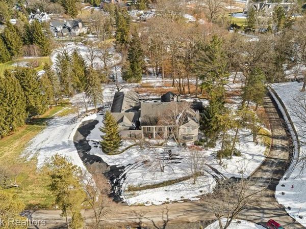 375 Dunston Road, Bloomfield Hills, MI 48304
