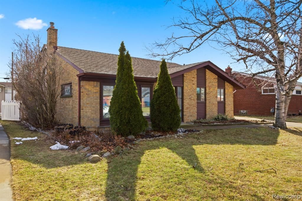 2765 Dunlop Street, Trenton, MI 48183 Main Photo