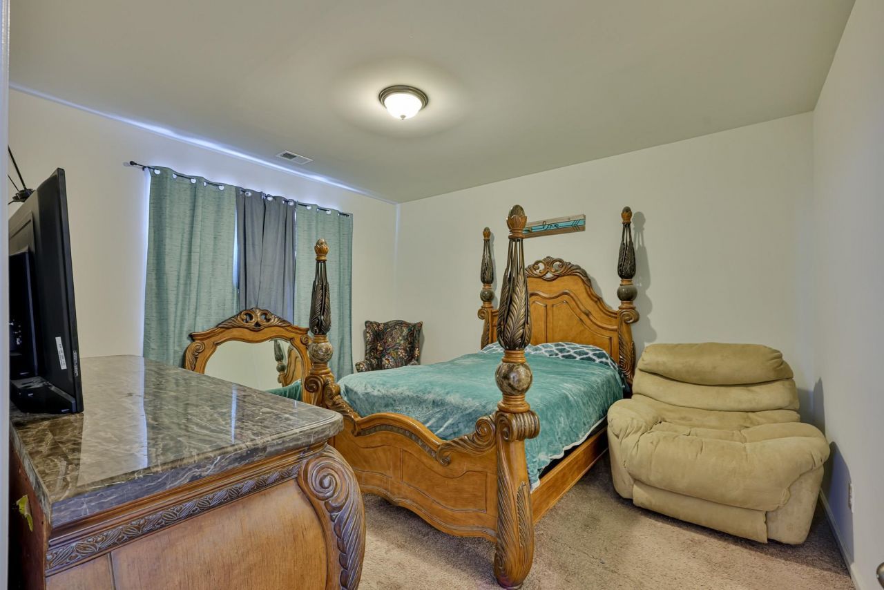 1028 Manassas Dr.  Photo 11