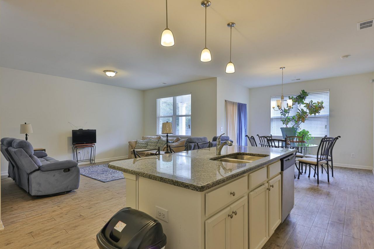 1028 Manassas Dr.  Photo 9