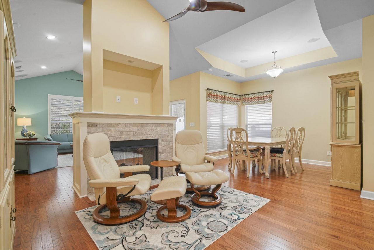 352 Arlington Circle  Photo 10