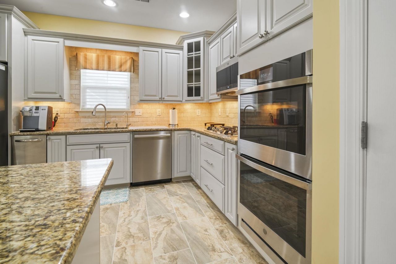 352 Arlington Circle  Photo 13