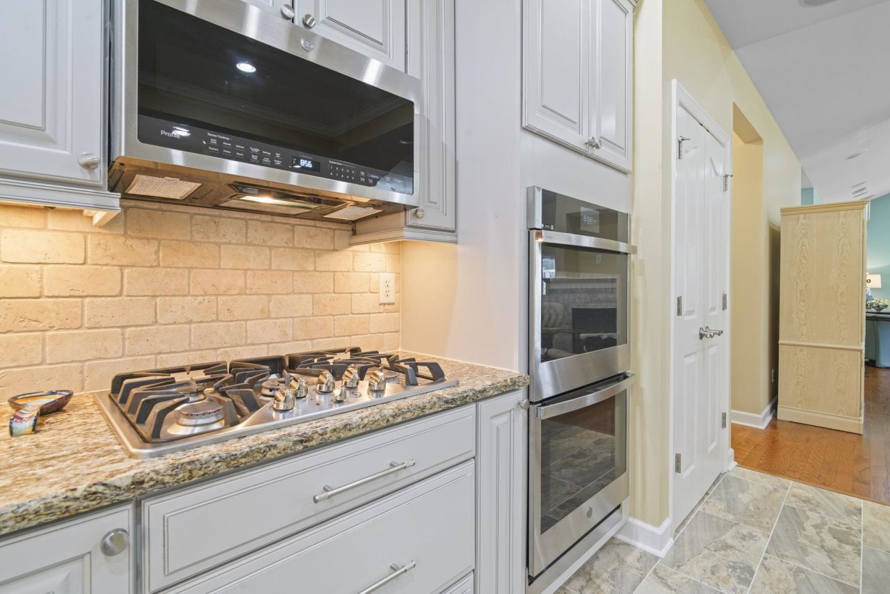 352 Arlington Circle  Photo 16