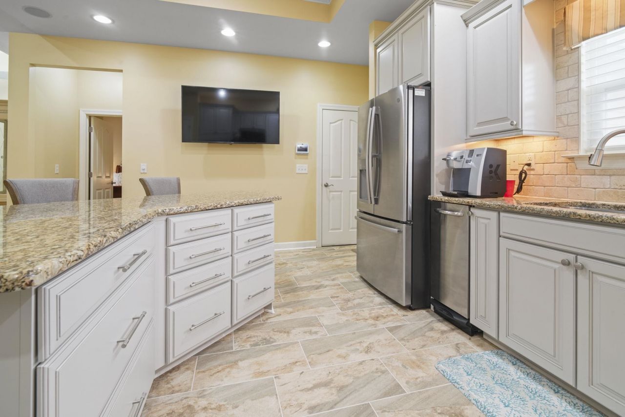 352 Arlington Circle  Photo 17