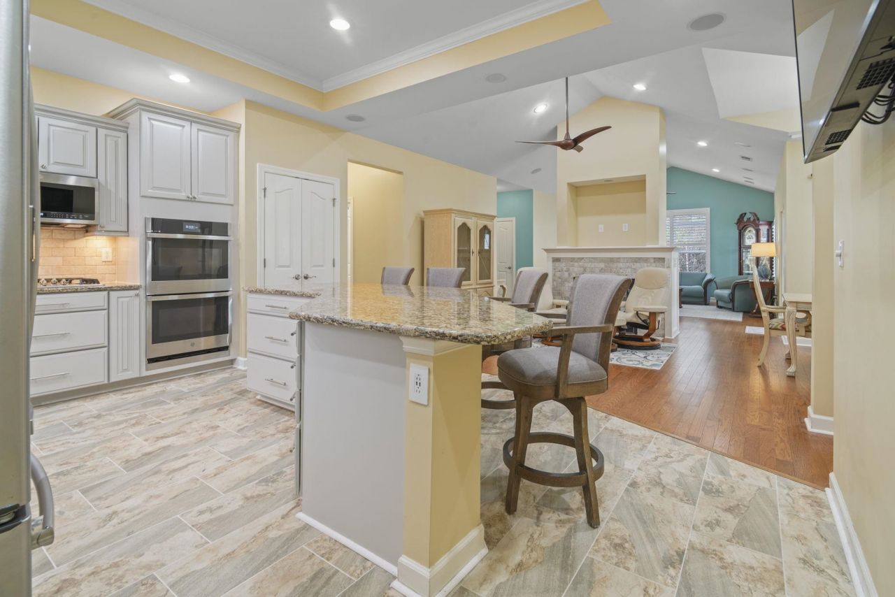 352 Arlington Circle  Photo 18