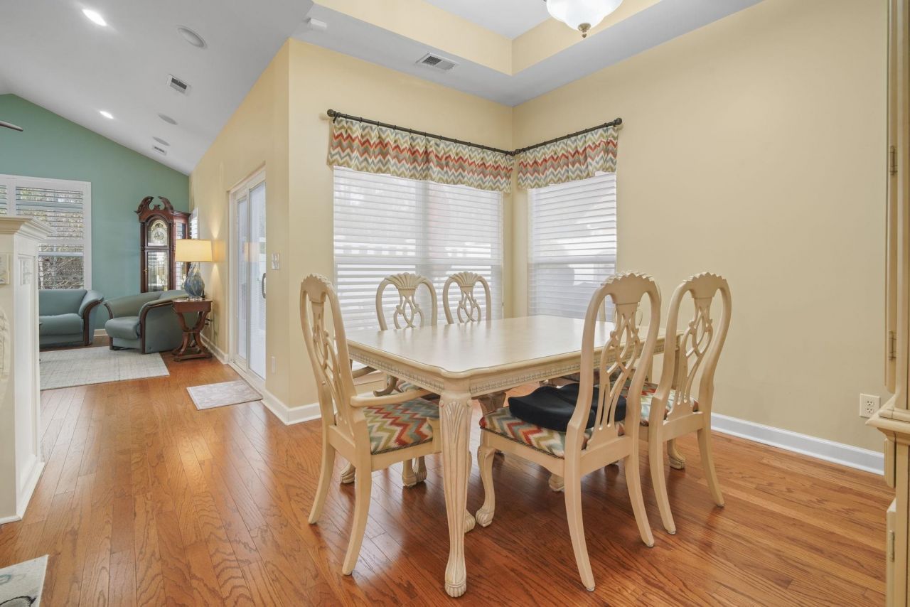 352 Arlington Circle  Photo 21