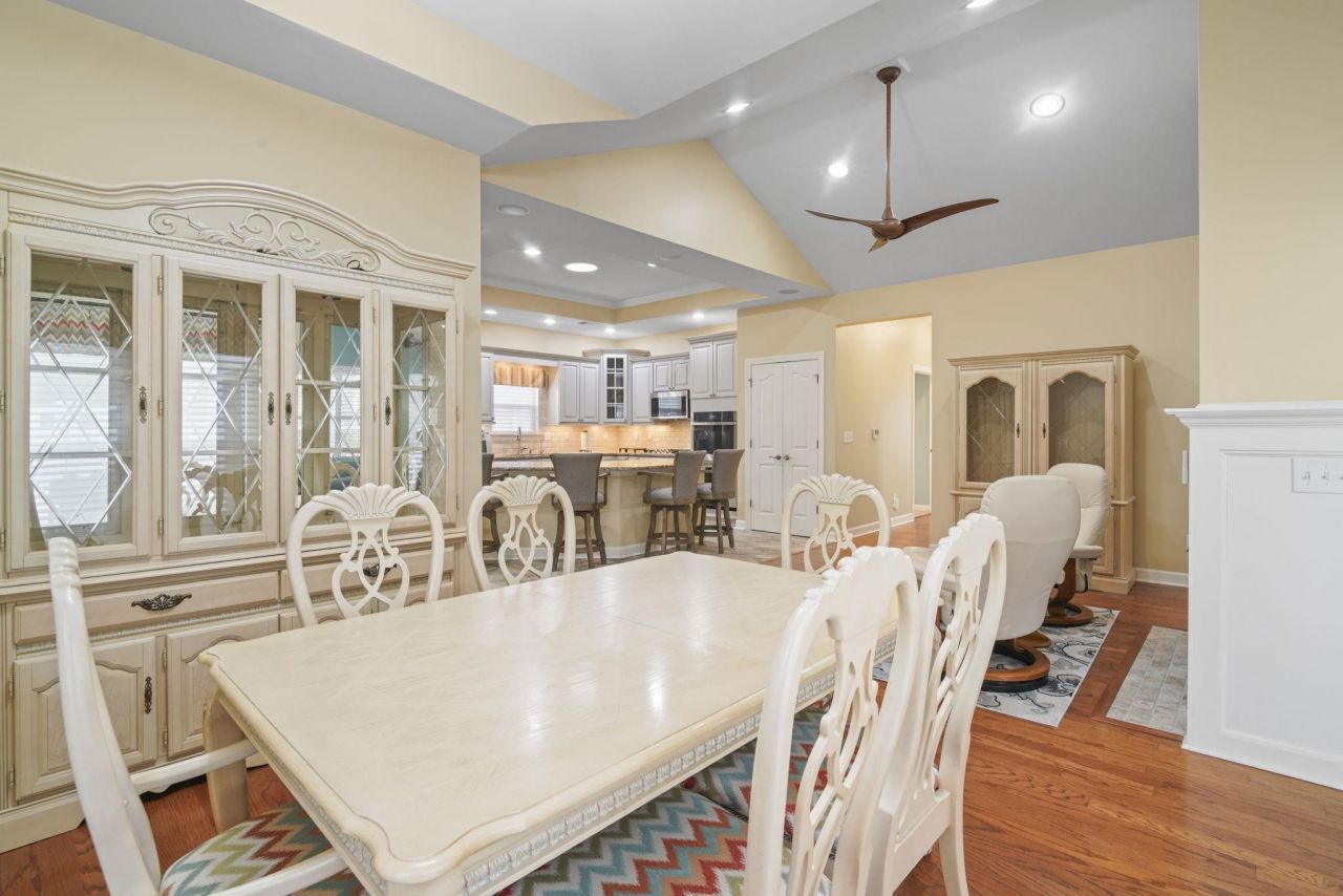 352 Arlington Circle  Photo 22