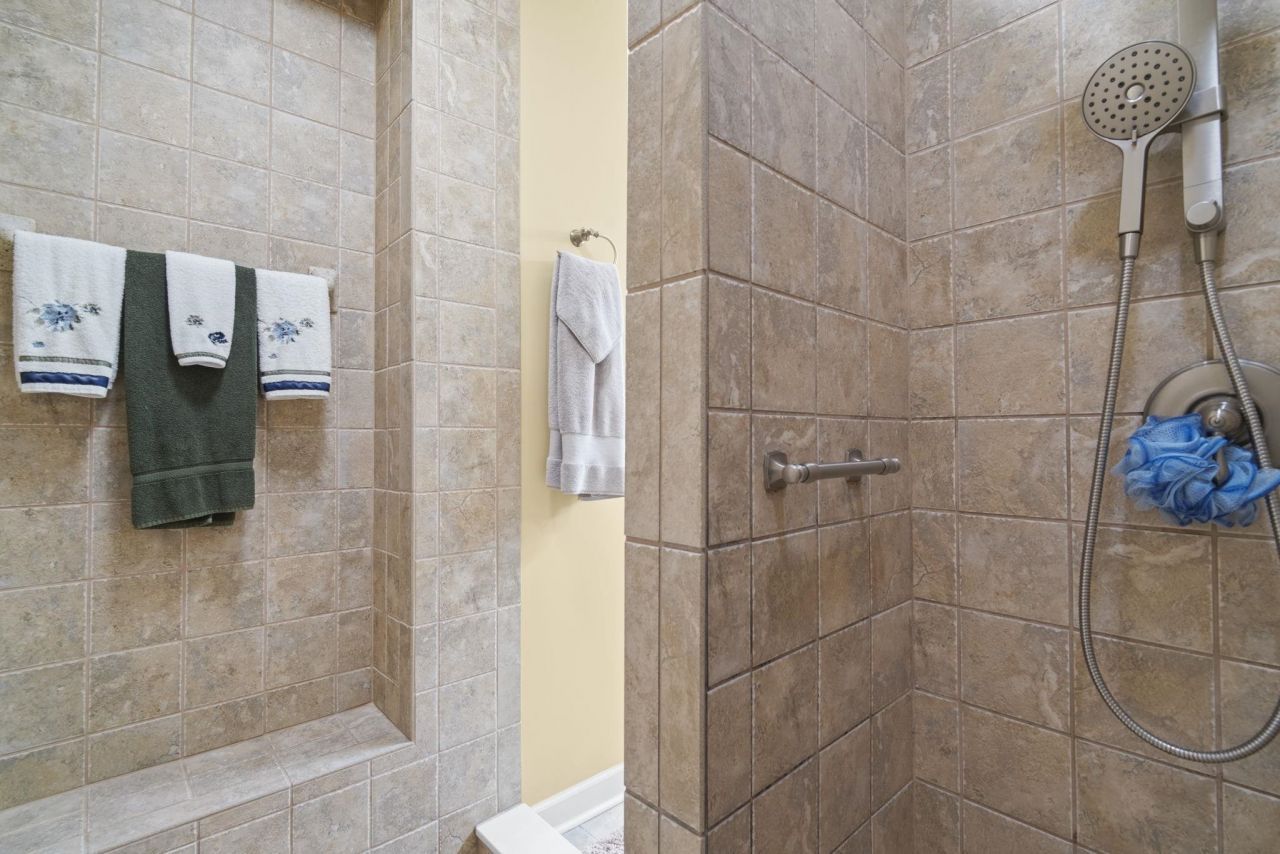 352 Arlington Circle  Photo 32