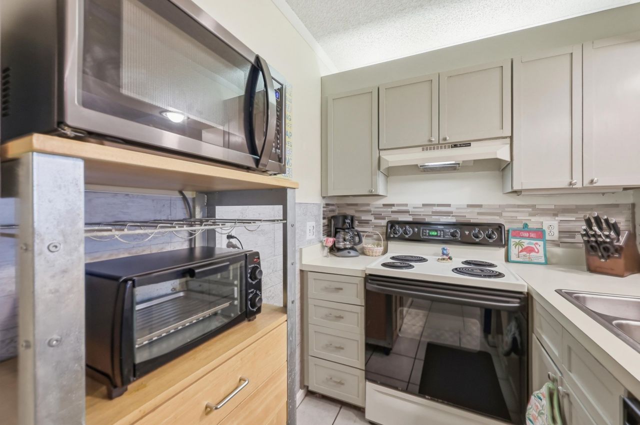 415 Ocean Creek Dr. Photo 10