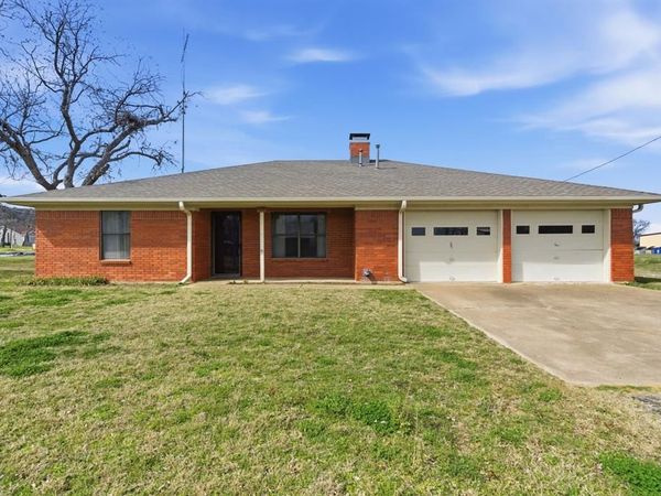 207 Pine Street, Gordon, TX 76453